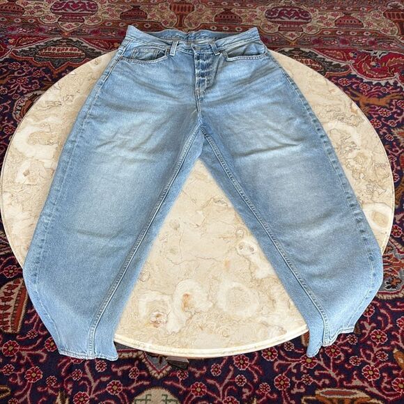 Old Navy Extra High Wait Balloon Leg Jeans - Picture 2 of 10